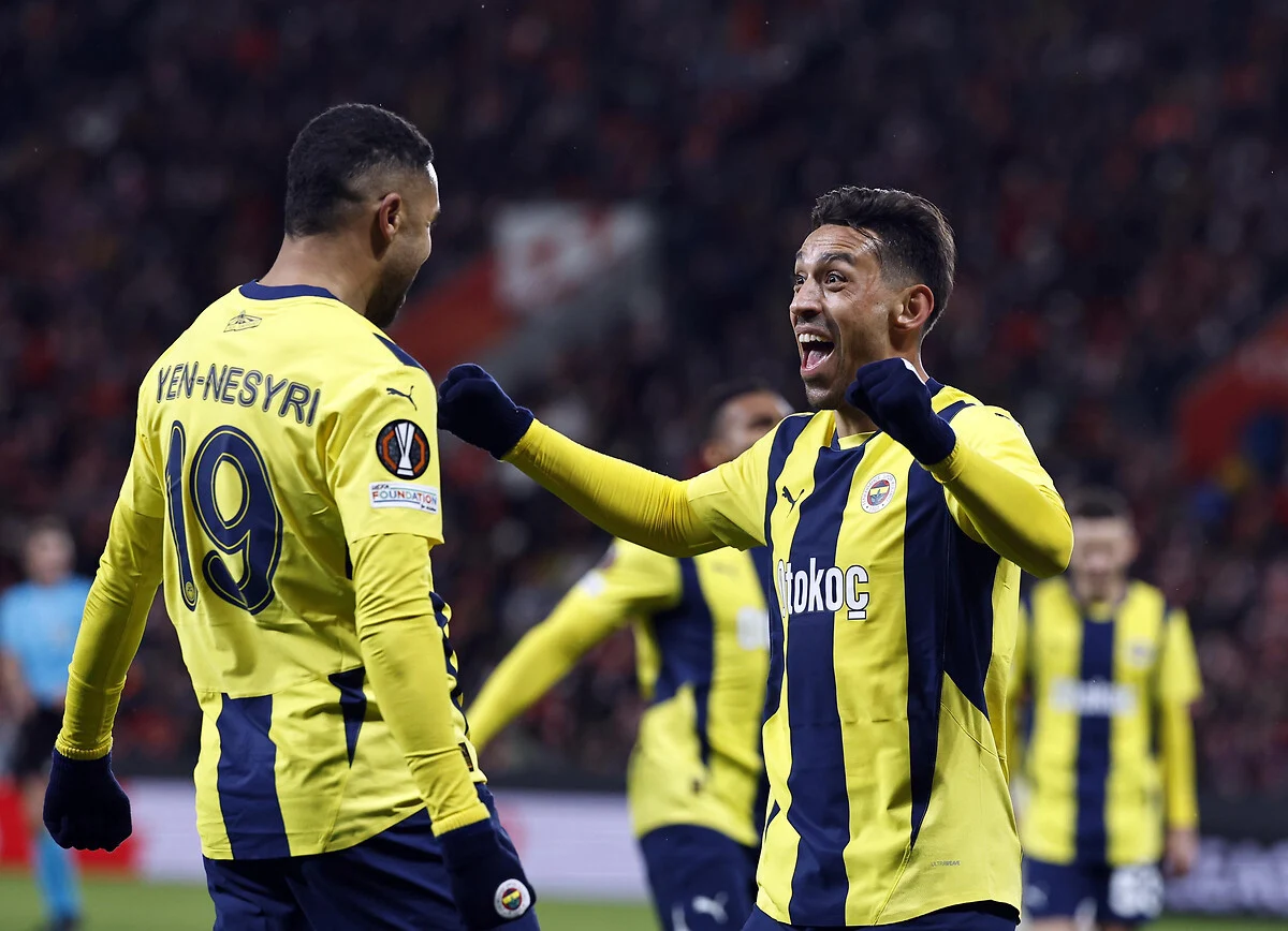 Fenerbahçe’den Galatasaray’ın puan kaybı sonrası paylaşım