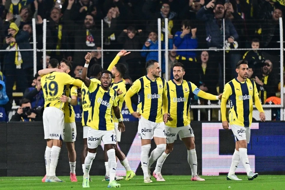 Fenerbahçe fırsatı kaçırmadı, zirveyle puan farkını 3’e indirdi