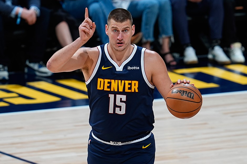 Nefes kesen maçta Nikola Jokic’ten “triple-double”