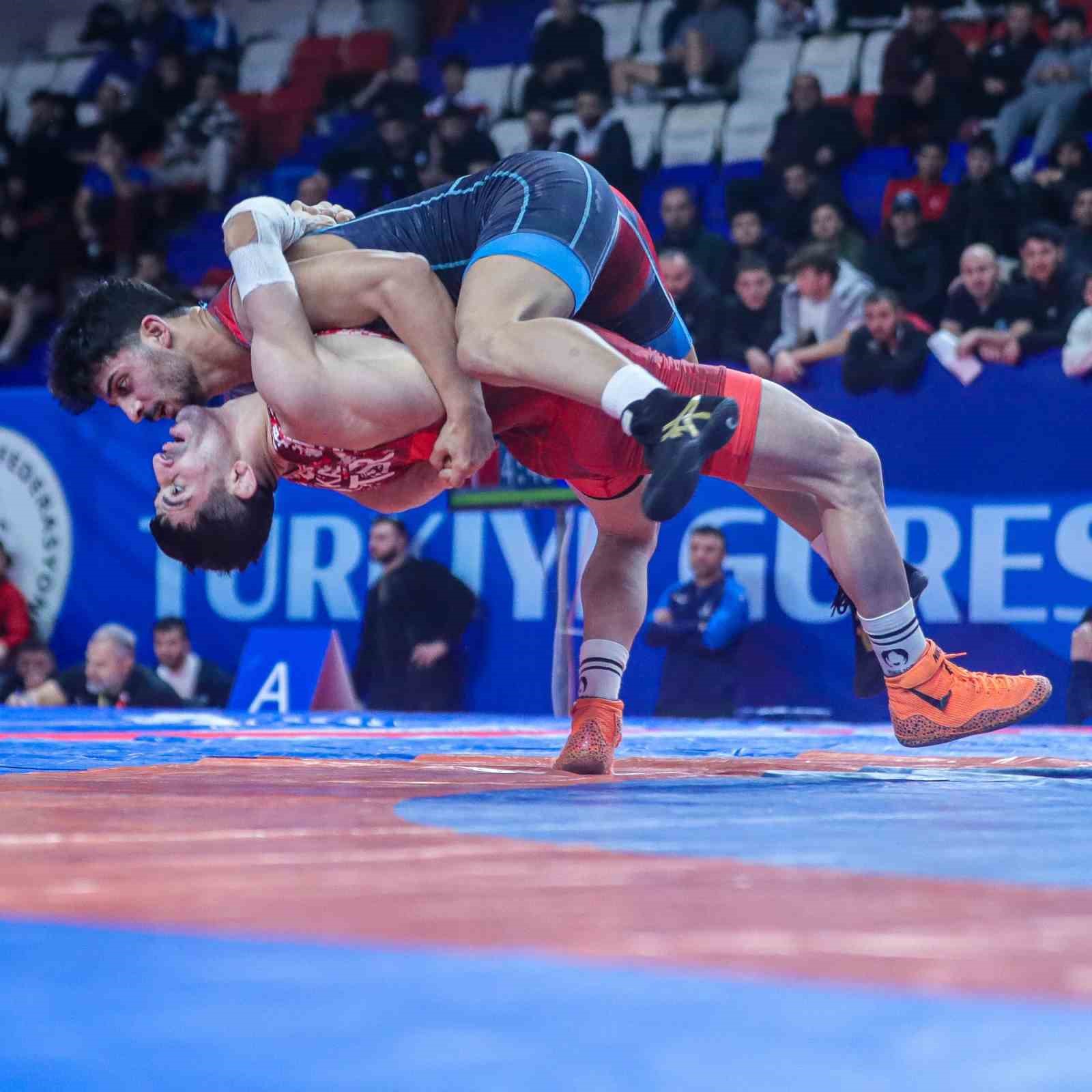 Güreş: 2025 Dünya Şampiyonası ve Teknik Evrimler 🥇🤼